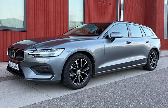 Volvo V60 2 of 12