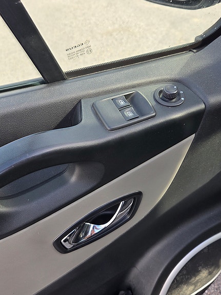 Renault Trafic 7 of 9