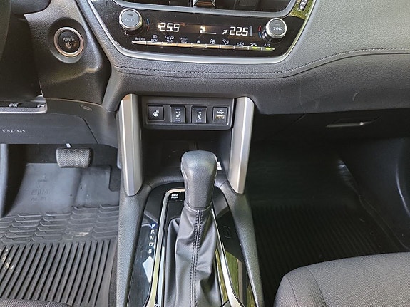Toyota Corolla Cross 12 of 17