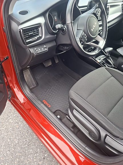 Kia Rio 6 of 8