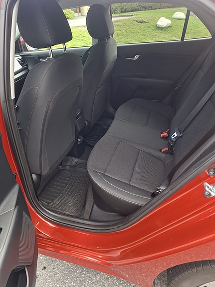 Kia Rio 7 of 8