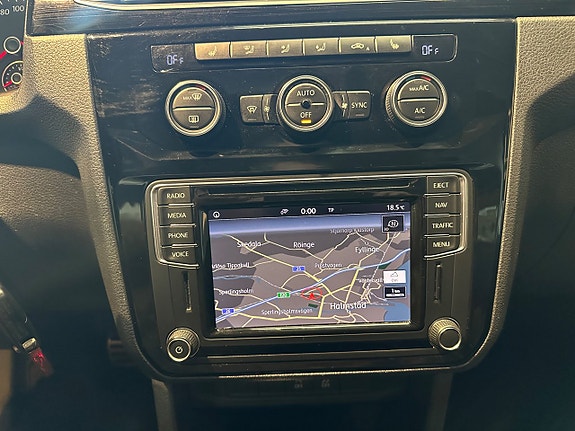 Volkswagen Caddy Maxi 17 of 26