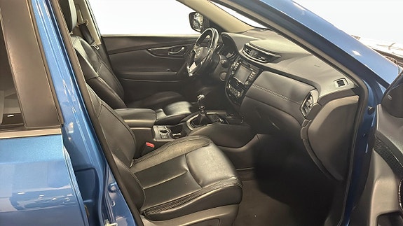 Nissan X-Trail 3 of 9