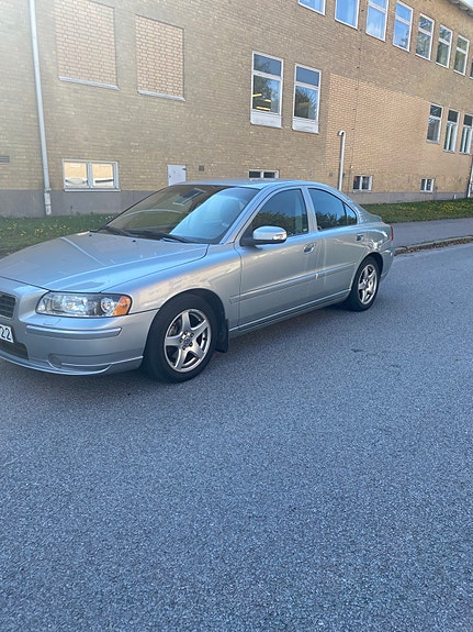 Volvo S60 2 of 8