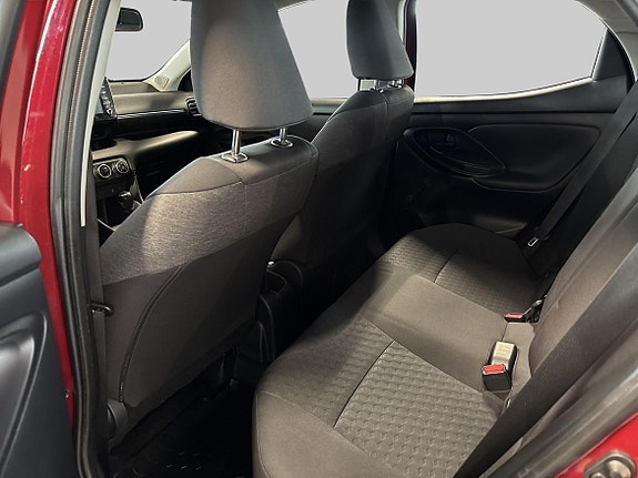 Toyota Yaris 11 of 19