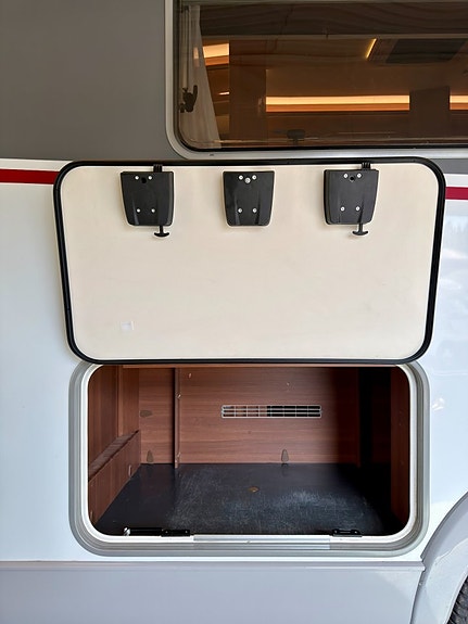 LMC Explorer Comfort I 715 En Ägare.Ac-bodel.Auto.Alde.Solcell 19 of 20