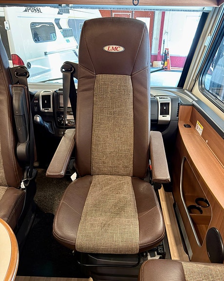LMC Explorer Comfort I 715 En Ägare.Ac-bodel.Auto.Alde.Solcell 16 of 20