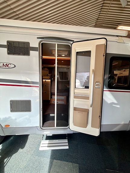 LMC Explorer Comfort I 715 En Ägare.Ac-bodel.Auto.Alde.Solcell 17 of 20