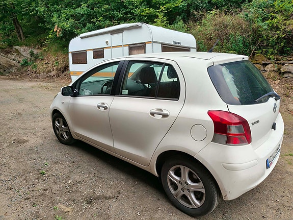 Toyota Yaris 2 of 5
