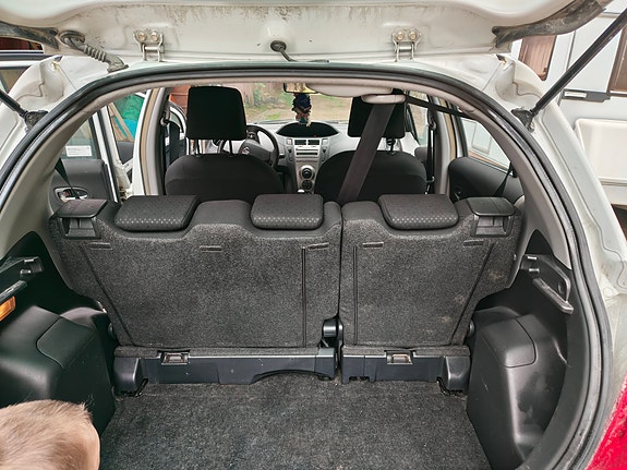 Toyota Yaris 3 of 5