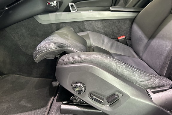 Volvo XC60 16 of 21