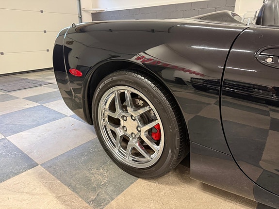 Chevrolet Corvette 14 of 29