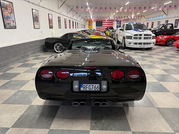 Chevrolet Corvette 10 of 29