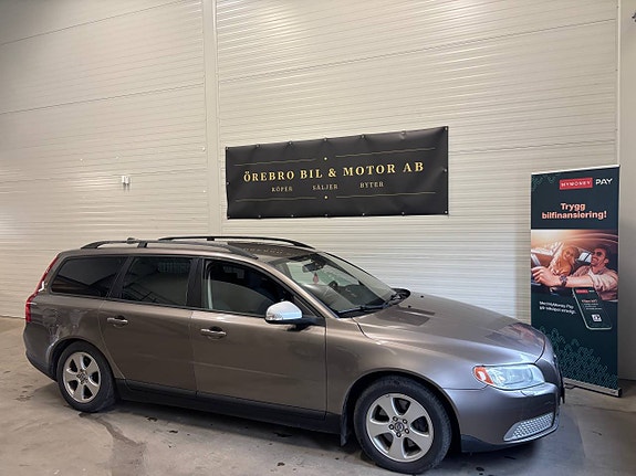 Volvo V70 2 of 7