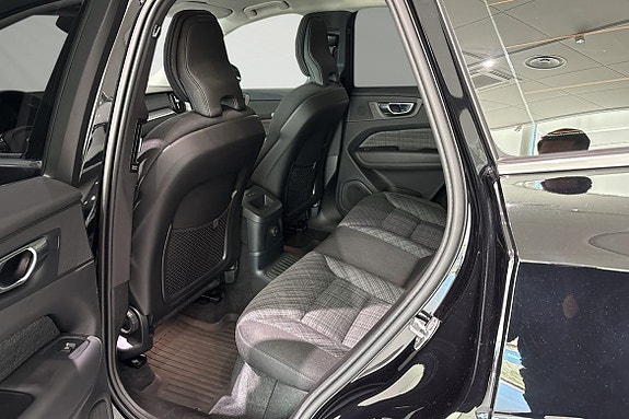 Volvo XC60 8 of 13