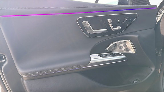 Mercedes-Benz E300 11 of 26