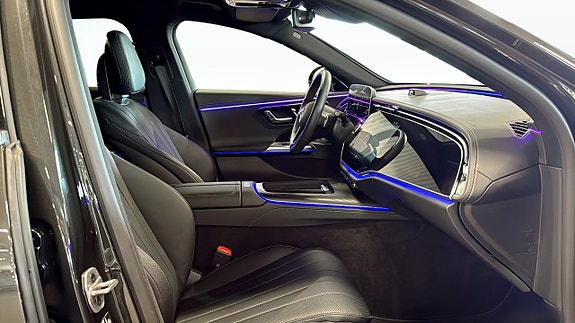 Mercedes-Benz E300 3 of 26