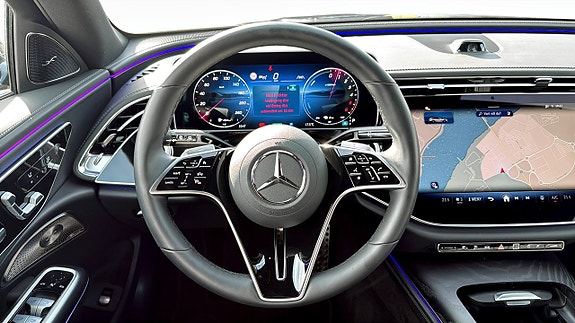 Mercedes-Benz E300 12 of 26