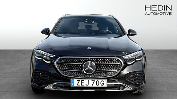 Mercedes-Benz E300 8 of 26
