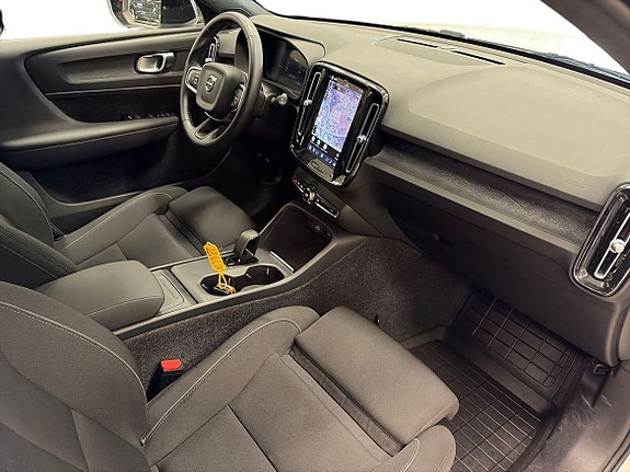 Volvo EX40 11 of 29