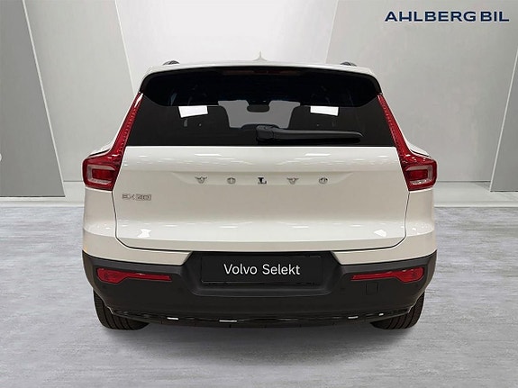 Volvo EX40 7 of 29