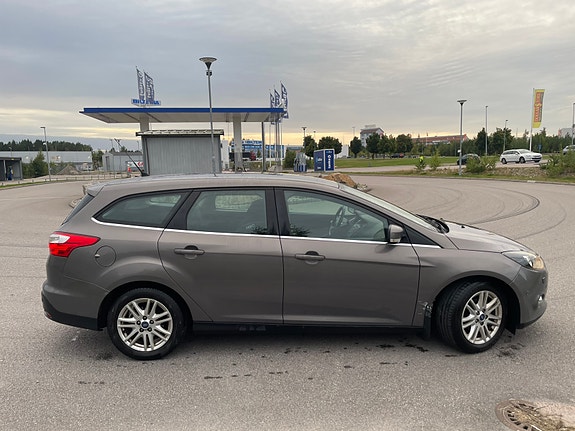 Ford Focus 2 of 9