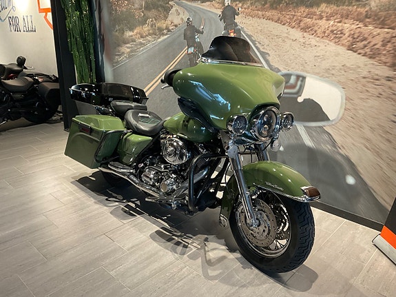 Harley-Davidson Electra Glide Ultra 2 of 8