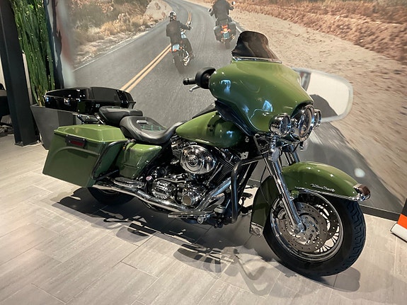 Harley-Davidson Electra Glide Ultra 7 of 8