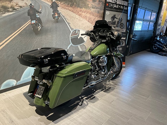 Harley-Davidson Electra Glide Ultra 3 of 8