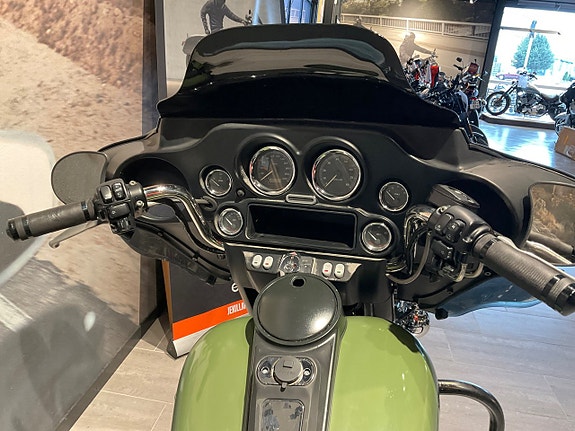 Harley-Davidson Electra Glide Ultra 6 of 8