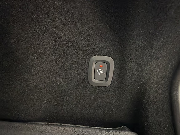 Volvo XC60 10 of 30
