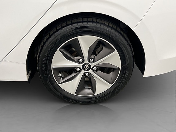 Hyundai IONIQ 29 of 30