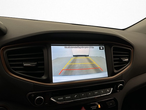 Hyundai IONIQ 18 of 30