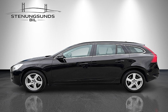 Volvo V60 2 of 25