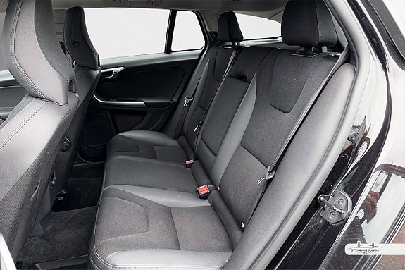 Volvo V60 10 of 25