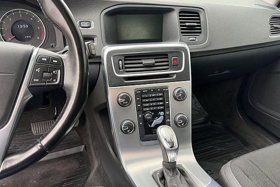 Volvo V60 13 of 25