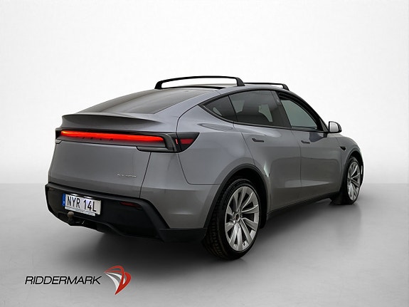 Tesla Model Y 6 of 30