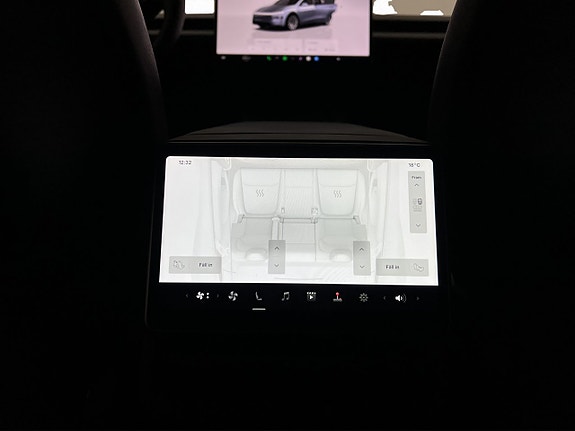 Tesla Model Y 29 of 30