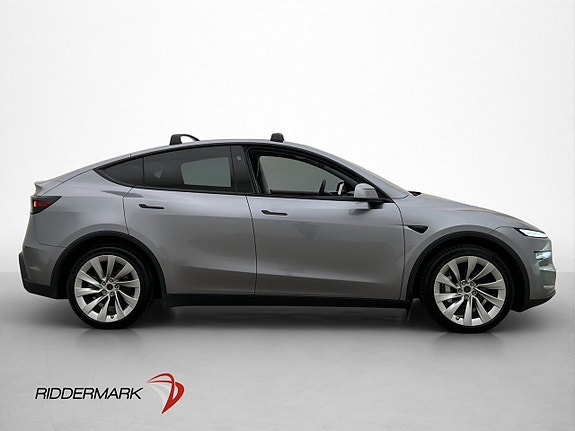 Tesla Model Y 5 of 30