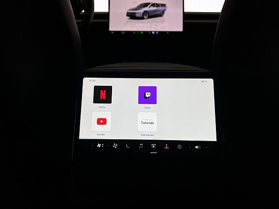 Tesla Model Y 27 of 30