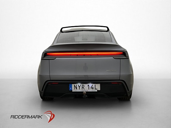 Tesla Model Y 8 of 30