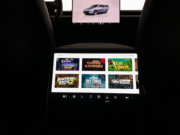 Tesla Model Y 26 of 30