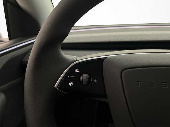 Tesla Model Y 14 of 30
