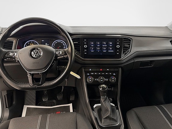 Volkswagen T-Roc 11 of 14