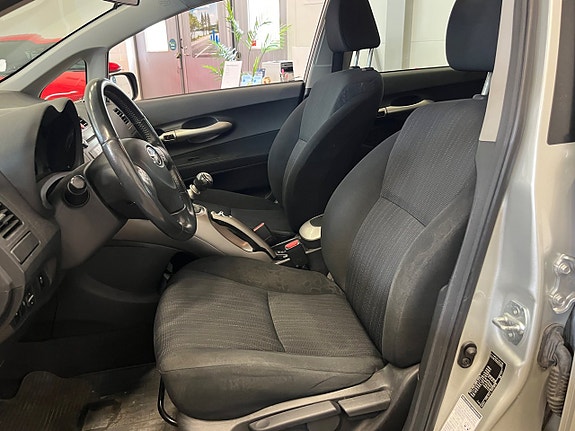 Toyota Auris 6 of 10