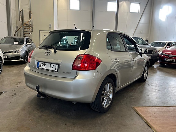 Toyota Auris 2 of 10