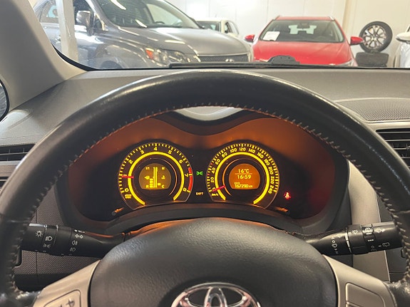 Toyota Auris 8 of 10