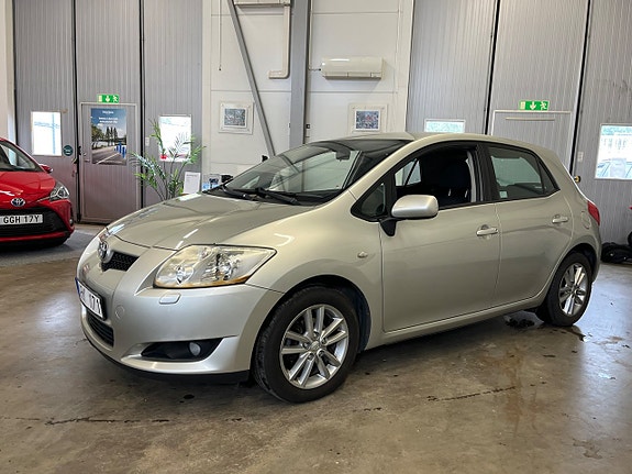 Toyota Auris 5 of 10