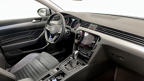 Volkswagen Passat 11 of 14