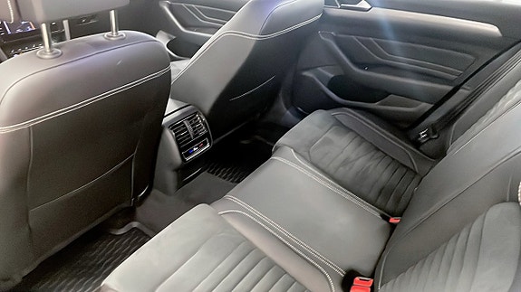 Volkswagen Passat 12 of 14